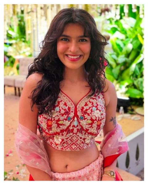 File:Nidhi Bhanushali Biography.jpg